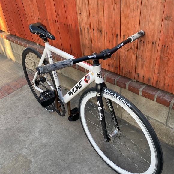 Phantom throne - Picture 2 of 6